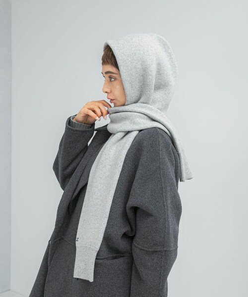 URBAN RESEARCH ROSSO（アーバンリサーチロッソ）の「ADAWASｘEZ　CASHMERE-BLEND HOOD（マフラー・レディース・GREY・One）」の2枚目の写真