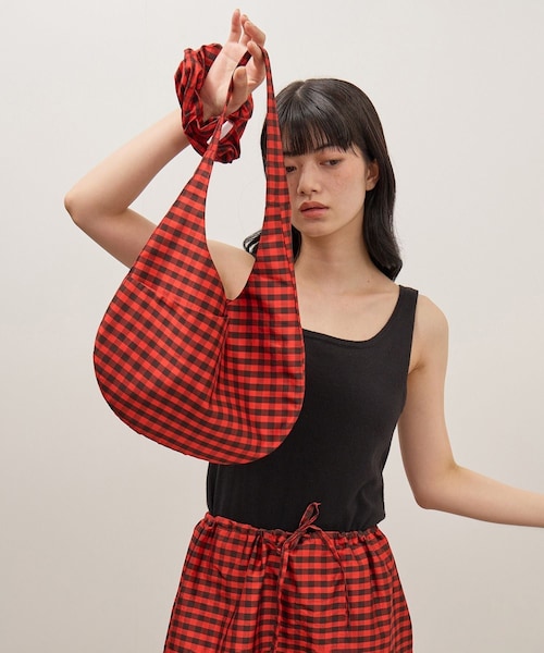 ADAM ET ROPE'(アダムエロペ)の「【COMING OF AGE(カミング オブ エイジ)】HOBO MINI BAG(ショルダーバッグ・レディース・ブラック/キミドリ/ターコイズ/レッド・F)」の9枚目の写真