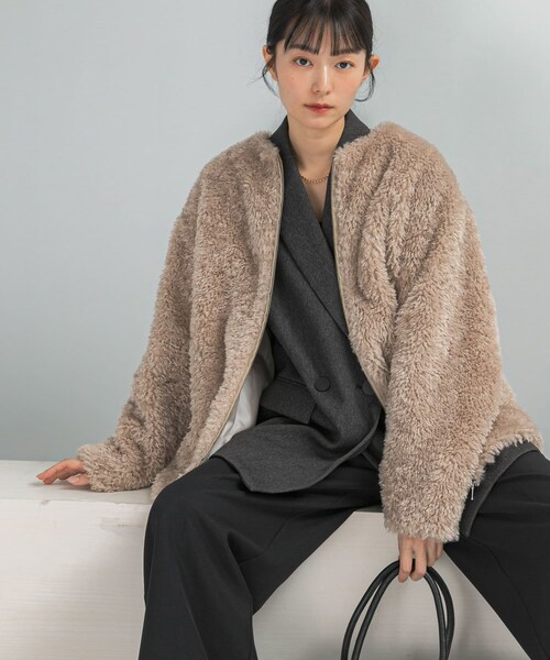 URBAN RESEARCH ROSSO（アーバンリサーチロッソ）の「『WEB/一部店舗限定』ノーカラーファーボアZIPブルゾン（ノーカラージャケット・レディース・BROWN/GREIGE・FREE）」の3枚目の写真