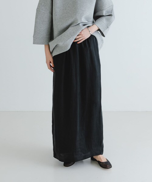 URBAN RESEARCH（アーバンリサーチ）の「『2サイズ展開』キュプラサテンストレートスカート（スカート・レディース・BEIGE/BLACK/BROWN・36/38）」の9枚目の写真