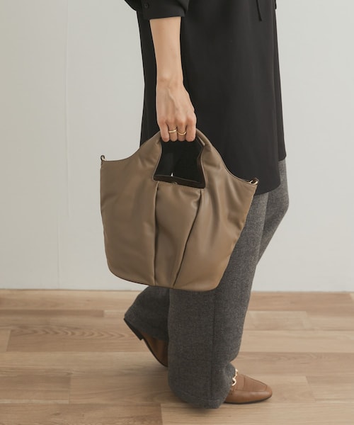 URBAN RESEARCH DOORS(アーバンリサーチドアーズ)の「パファーハンドルバッグ(ハンドバッグ・レディース・BLUE/BROWN・one)」の1枚目の写真