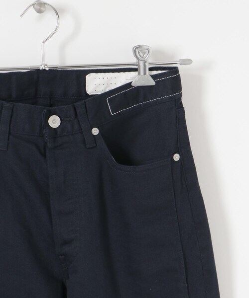 URBAN RESEARCH（アーバンリサーチ）の「KURO　BIG TUCK FLARE DENIM（デニムパンツ・レディース・NAVY/IVORY/BLUE・25/26/27）」の13枚目の写真