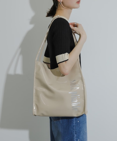 SENSE OF PLACE by URBAN RESEARCH（センスオブプレイスバイアーバンリサーチ）の「エナメルトートバッグ（トートバッグ・レディース・IVORY/BLACK/BEIGE・one）」の3枚目の写真