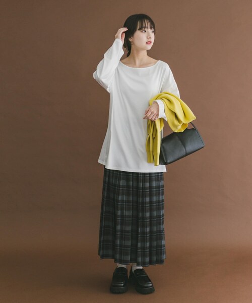 ITEMS URBANRESEARCH（アイテムズ アーバンリサーチ）の「シルケットボートネックロンTシャツ（Tシャツ/カットソー・レディース・WHT/BLK/CHA・Free）」の7枚目の写真