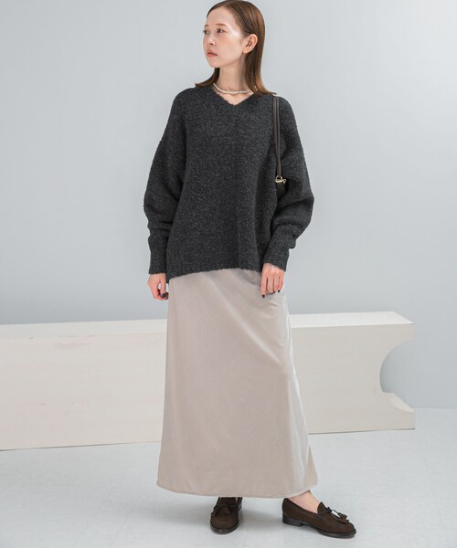 URBAN RESEARCH ROSSO（アーバンリサーチロッソ）の「ベロアロングスカート（スカート・レディース・GREIGE/BLUE・36/38）」の21枚目の写真