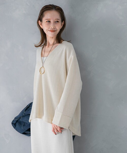 URBAN RESEARCH ROSSO（アーバンリサーチロッソ）の「Vネックモールラメプルオーバー（Tシャツ/カットソー・レディース・IVORY/NAVY・Free）」の4枚目の写真