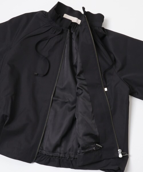 URBAN RESEARCH ROSSO（アーバンリサーチロッソ）の「MARILYN MOON　pleats twill blouson（ブルゾン・レディース・BLACK/BEIGE・Free）」の9枚目の写真