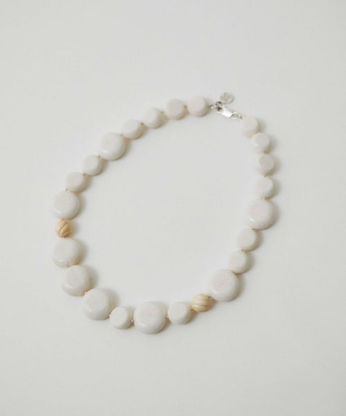 ADAM ET ROPE'(アダムエロペ)の「【Sapir Bachar(サピアバシャール)】CARVED CORAL NECKLACE(ネックレス・レディース・キナリ系・F)」の15枚目の写真