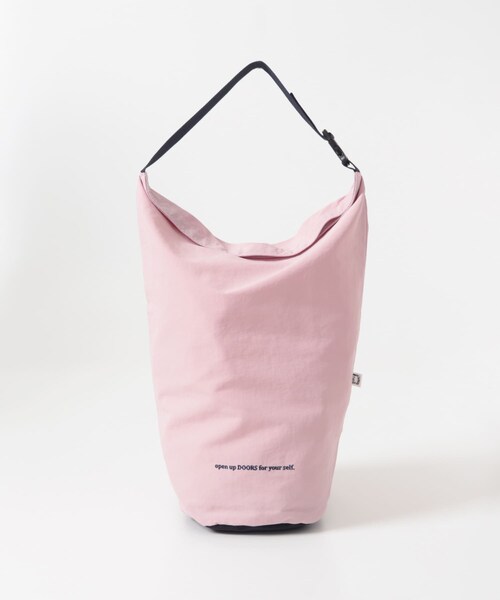 URBAN RESEARCH DOORS(アーバンリサーチドアーズ)の「撥水ロールアップバッグ(KIDS)(その他・キッズ・NVY×GRN/PNK×NVY・One)」の17枚目の写真