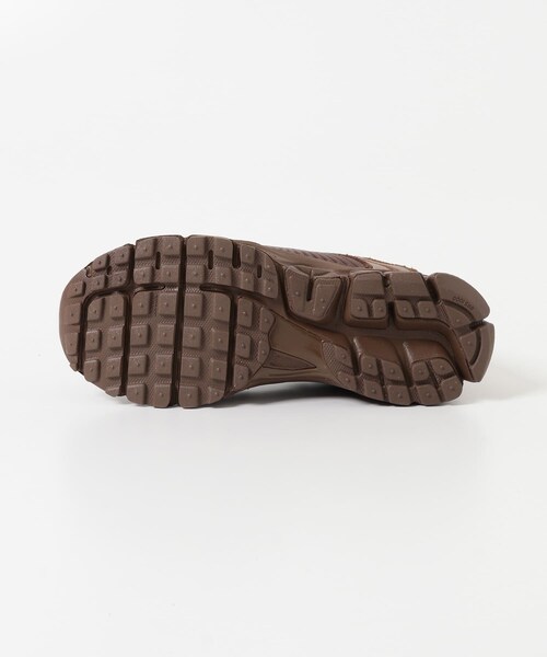 URBAN RESEARCH(アーバンリサーチ)の「NIKE ズームボメロ 5 GLD(スニーカー・レディース・F BN/M BRO/S RD/V GRR・23.5/24/24.5/25)」の11枚目の写真