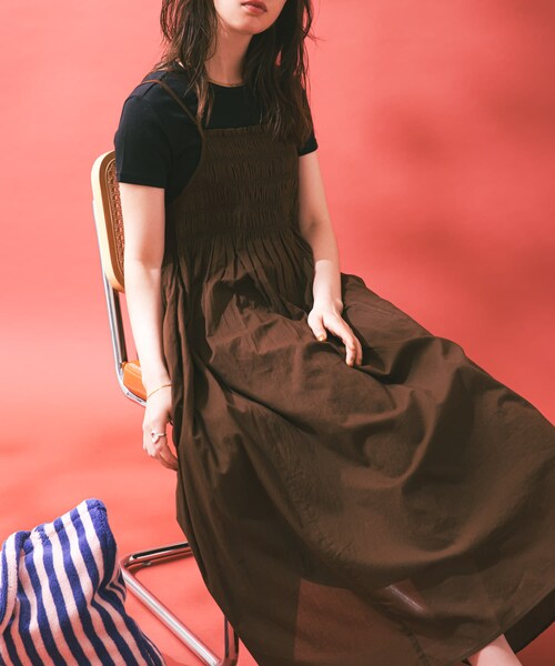 URBAN RESEARCH(アーバンリサーチ)の「コットンギャザーキャミワンピース(ワンピース・レディース・BLACK/BROWN/RED・Free)」の19枚目の写真
