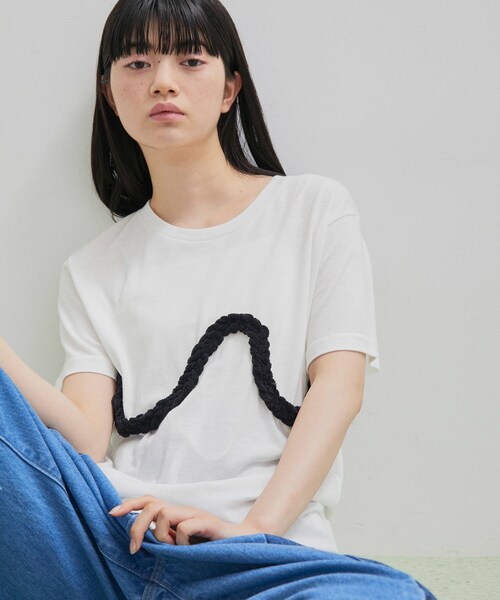 ADAM ET ROPE'(アダムエロペ)の「【VIOLETTE ROOM for ADAM ET ROPE'】別注 NUANCE TEE(Tシャツ/カットソー・レディース・ブラック/グレー/ホワイト・F)」の1枚目の写真