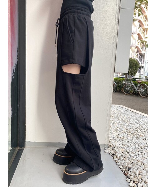 MURUA（ムルーア）の「サイドカットストレートスウェットパンツ（スウェットパンツ・レディース・グレー/ブラック・F）」の2枚目の写真