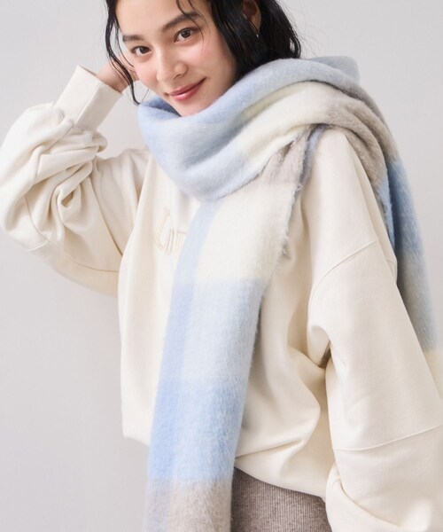 VIS（ビス）の「ふわふわフリンジチェックマフラー/静電気防止（マフラー・レディース・チャコール/ブラウン系/ブルー系/イエロー系・F）」の3枚目の写真