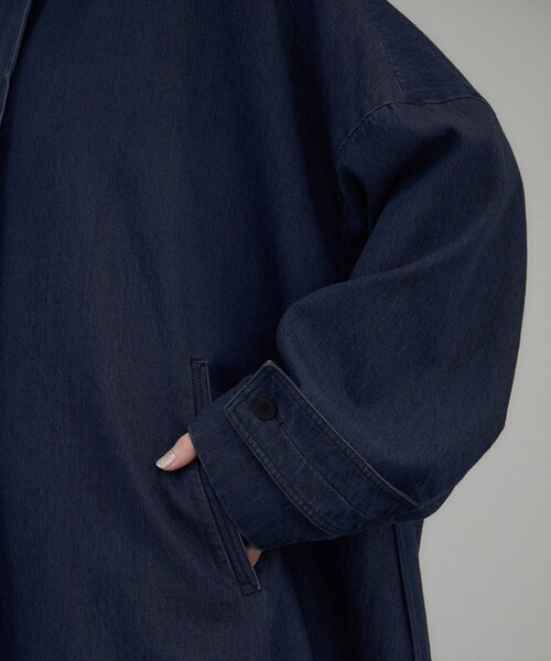 ADAM ET ROPE'(アダムエロペ)の「デニムテントシルエットステンカラーコート(ステンカラーコート・レディース・ネイビー系・F)」の17枚目の写真