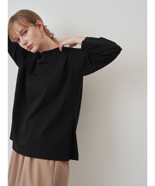 ELENDEEK（エレンディーク）の「SHOULDER TUCK CS（Tシャツ/カットソー・レディース・オフホワイト/ブラック/ブラウン・F）」の8枚目の写真