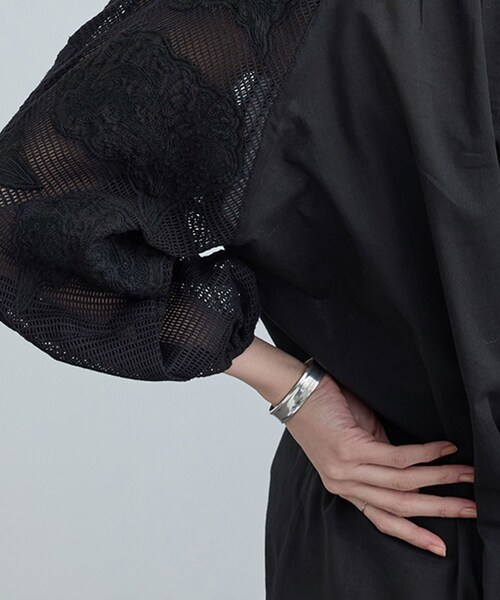 ADAM ET ROPE'(アダムエロペ)の「【WEB限定】ネット刺繍レースワンピース(ワンピース・レディース・ブラック/オフホワイト・F)」の11枚目の写真