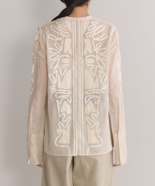 ADAM ET ROPE'(アダムエロペ)の「【EMOELLE】ステッチエンブロイダリーブラウス(シャツ/ブラウス・レディース・ホワイト/キナリ/ブラック/オフホワイト・F)」の8枚目の写真