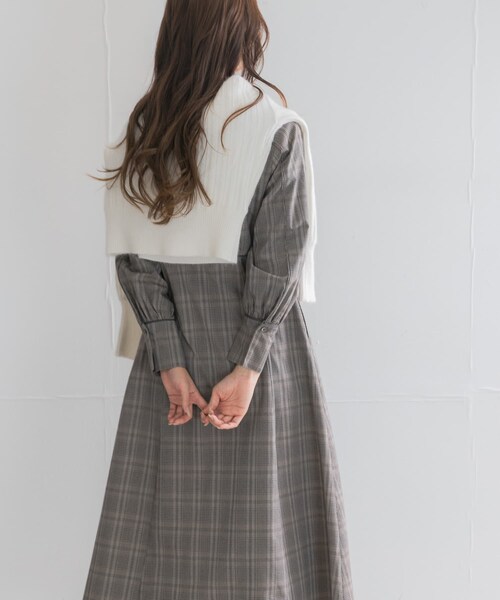 URBAN RESEARCH ROSSO（アーバンリサーチロッソ）の「『一部WEB限定カラー』バイカラーチェックナローワンピース（ワンピース・レディース・BROWN/BEIGE/NAVY・Free）」の7枚目の写真
