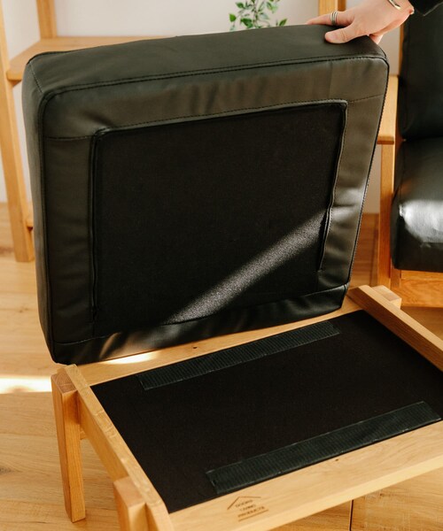 URBAN RESEARCH DOORS（アーバンリサーチドアーズ）の「BOTHY Frame Sofa Ottoman Cushion(PVC)（家具・メンズ・ブラック/ブラウン・one）」の6枚目の写真
