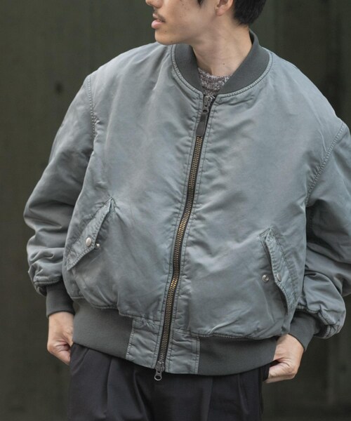 ITEMS URBANRESEARCH(アイテムズ アーバンリサーチ)の「ピグメントダイ オーバーサイズMA-1(MA-1・メンズ・KHAKI/GREIGE/GRAY・M/L)」の3枚目の写真