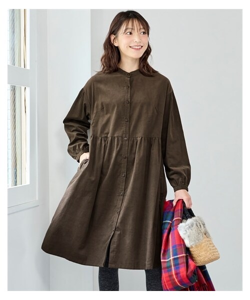 nissen（ニッセン）の「大きいサイズ 綿１００％コーディロイバンドカラーゆるシャツワンピース（ワンピース・レディース・ラズベリー/ブラウン/黒・L/LL/3L/4L/5L/6L/8L/10L）」の16枚目の写真