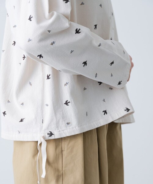 かぐれ（カグレ）の「ツバメ刺繍ブラウス（シャツ/ブラウス・レディース・IVORY/BLACK・Free）」の16枚目の写真