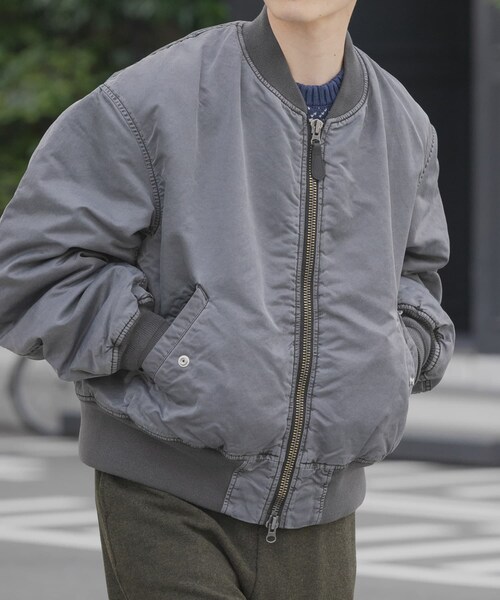 ITEMS URBANRESEARCH(アイテムズ アーバンリサーチ)の「ピグメントダイ オーバーサイズMA-1(MA-1・メンズ・KHAKI/GREIGE/GRAY・M/L)」の4枚目の写真