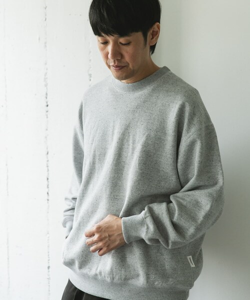 URBAN RESEARCH DOORS(アーバンリサーチドアーズ)の「commpost 反毛裏毛クルーネックスウェット(スウェット・メンズ・TOP GRAY・M/L/XL)」の5枚目の写真