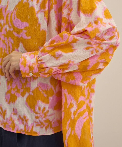 ROPE'（ロペ）の「【DEVEAUX（デヴォー）】別注ボカシフラワーボリュームスリーブブラウス/洗える（シャツ/ブラウス・レディース・ブラウン系/オレンジ系・F）」の21枚目の写真