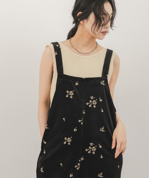 KBF（ケイビーエフ）の「ベロアサロペット（つなぎ/オールインワン・レディース・BLACK/BLACK刺繍/NAVY刺繍・One）」の5枚目の写真