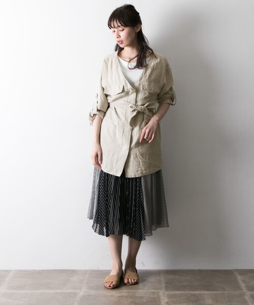 URBAN RESEARCH（アーバンリサーチ）の「LI/RYノーカラーサファリジャケット∴（ミリタリージャケット・レディース・BEIGE/NAVY・FREE）」の5枚目の写真