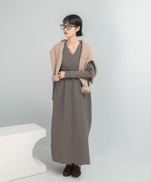 URBAN RESEARCH ROSSO（アーバンリサーチロッソ）の「『WEB/一部店舗限定』フォルムシルエットVネックリブワンピース（ワンピース・レディース・MOCHA/DARK RED/NAVY・36/38）」の10枚目の写真