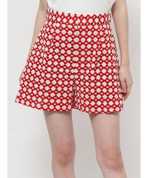 CALNAMUR（カルナムール）の「EMBROIDERED FLORAL SHORTS PT/エンブロイダリーフローラルショートパンツ（その他パンツ・レディース・レッド/ネイビー・F）」の2枚目の写真