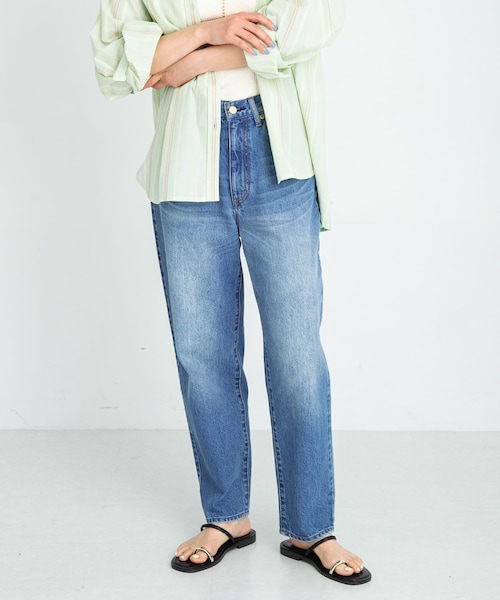 URBAN RESEARCH Sonny Label（アーバンリサーチサニーレーベル）の「『34サイズ/低身長向けも展開』ワイドテーパードデニム（デニムパンツ・レディース・ミッドブルー/ホワイト・34/36/38）」の2枚目の写真