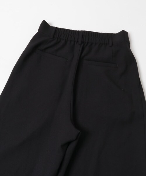 URBAN RESEARCH ROSSO（アーバンリサーチロッソ）の「『UR TECH SMOOTHLUXE』F by ROSSO　タックワイドパンツ（その他パンツ・レディース・BEIGE/C/GRAY/BLACK・34/36/38）」の13枚目の写真