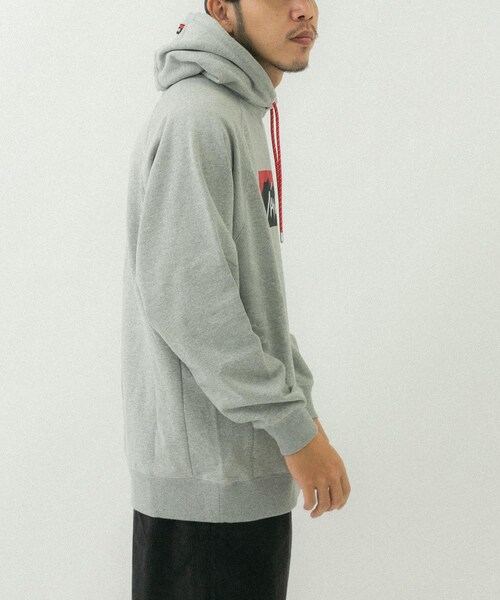 EKAL（エカル）の「NANGA　ECO HYBRID BOX LOGO SWEAT HOODIE（スウェット・メンズ・L.GRY・M/L）」の4枚目の写真