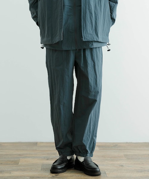 ITEMS URBANRESEARCH（アイテムズ アーバンリサーチ）の「ddp　Nylon Wide Pants（その他パンツ・メンズ・BLK/IVO/BLU・M/L）」の3枚目の写真