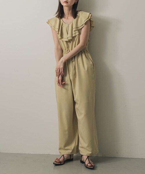 SENSE OF PLACE by URBAN RESEARCH（センスオブプレイスバイアーバンリサーチ）の「フリルオールインワン（サロペット/オーバーオール・レディース・Y.BEG/NAVY/BLACK・S/M）」の2枚目の写真