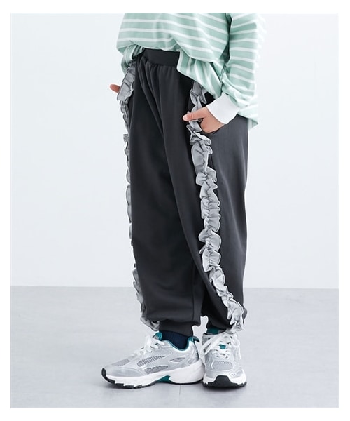 nissen（ニッセン）の「サイドフリルスウェットパンツ（女の子）（パンツ・キッズ・ブラック×グレーフリル/グレー×ブラックフリル・120）」の3枚目の写真