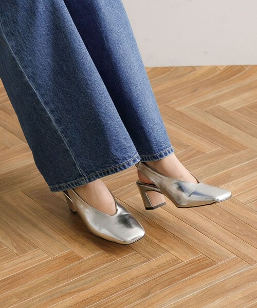 URBAN RESEARCH（アーバンリサーチ）の「『別注』『MADE IN JAPAN』 MILLIWM×URBAN RESEARCH　ヒールパンプス（パンプス・レディース・SILVER/BLACK/KHAKI・36/37/38）」の3枚目の写真