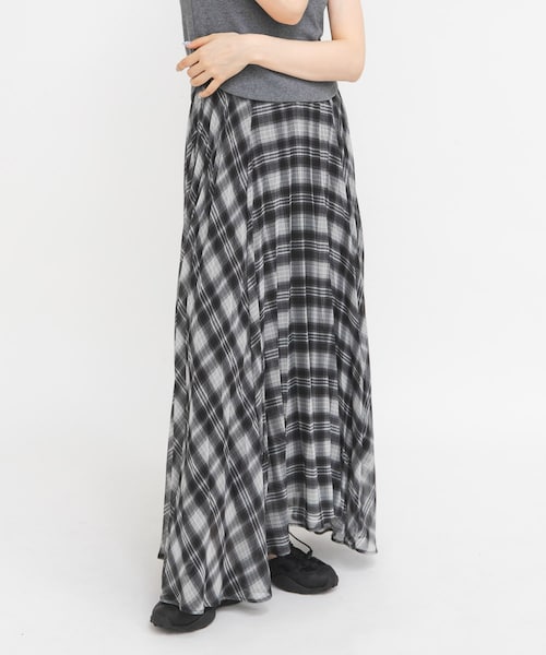 KBF(ケイビーエフ)の「サーキュラーチェックプリーツスカート(スカート・レディース・BLACK×IVO/BROWN×BLU/RED×IVORY・One)」の5枚目の写真