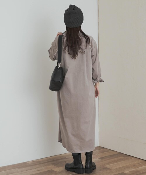 URBAN RESEARCH DOORS（アーバンリサーチドアーズ）の「『WEB/一部店舗限定カラー』『UR TECH』コーデュロイシャツワンピース（ワンピース・レディース・GREIGE/ORANGE/GRAY/L.BLUE/MUSTARD・S/M）」の22枚目の写真