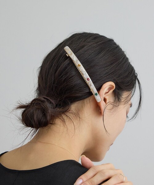 ADAM ET ROPE'（アダムエロペ）の「【J'aDoRe・店舗限定】【MALUS /マリュス】Line stone barette / large（バレッタ/ヘアクリップ・レディース・ホワイト/ブラウン/ネイビー・F）」の3枚目の写真