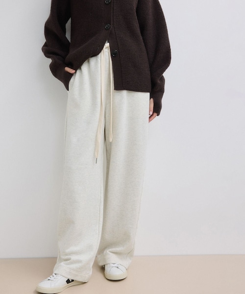 ADAM ET ROPE'(アダムエロペ)の「【WEB限定】ワイドスウェットパンツ(その他パンツ・レディース・チャコール/キナリ系・34/36/38)」の1枚目の写真