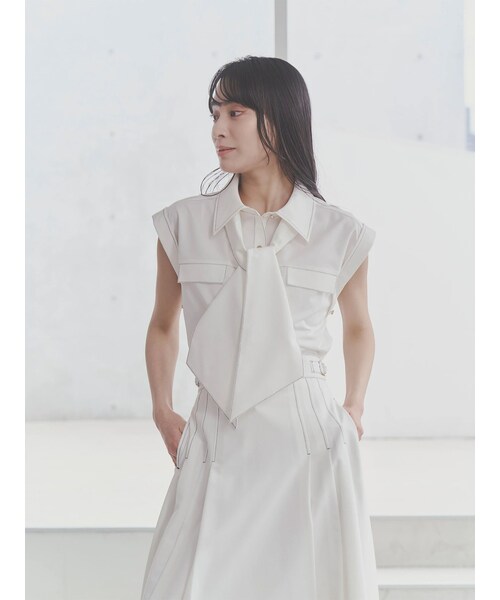 TONAL(トーナル)の「デニムライクボウタイフレンチブラウス(シャツ/ブラウス・レディース・オフホワイト/インディゴ・M)」の3枚目の写真