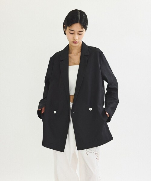 ADAM ET ROPE'(アダムエロペ)の「【サステナブル】ガウンジャケット(テーラードジャケット・レディース・ブラック/オフホワイト・F)」の3枚目の写真