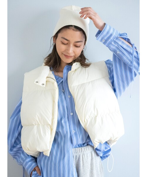 Ungrid（アングリッド）の「中綿ショートベスト（ダウンベスト・レディース・アイボリー/ブルー/ブラウン・F）」の2枚目の写真