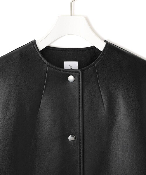 ADAM ET ROPE'(アダムエロペ)の「【IHNN(イン)】 別注Collarless Leather Jacket(ノーカラージャケット・レディース・ブラック・36/38)」の15枚目の写真