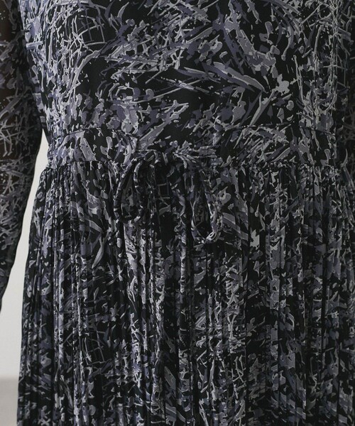 Jayro(ジャイロ)の「ペイント柄シフォンワンピース(ワンピース・レディース・ブラック系/ホワイト系・F)」の19枚目の写真